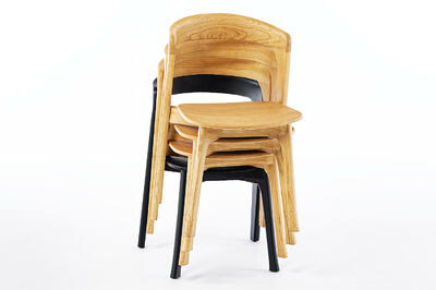 Hochwertige Holz Stapelstühle im zeitlosen Design
